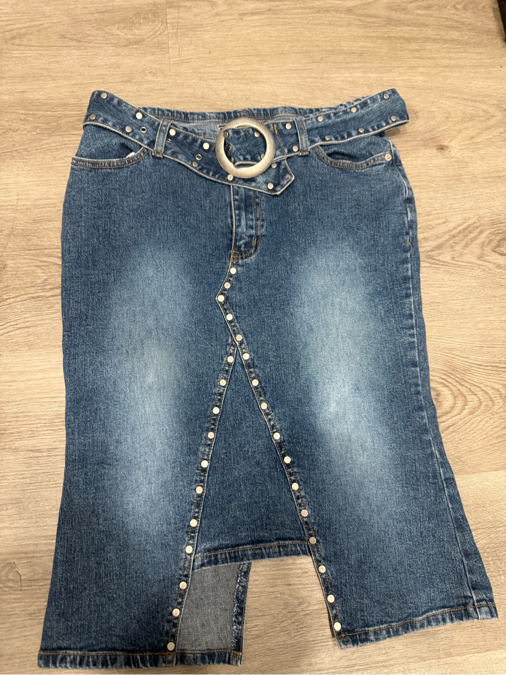 Women’s Blue Denim Skirt with Studded Trim and Belt vintage Y2K